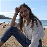 Maestra imparte clases de euskera, apoyo, matemáticas a niños/as de primaria